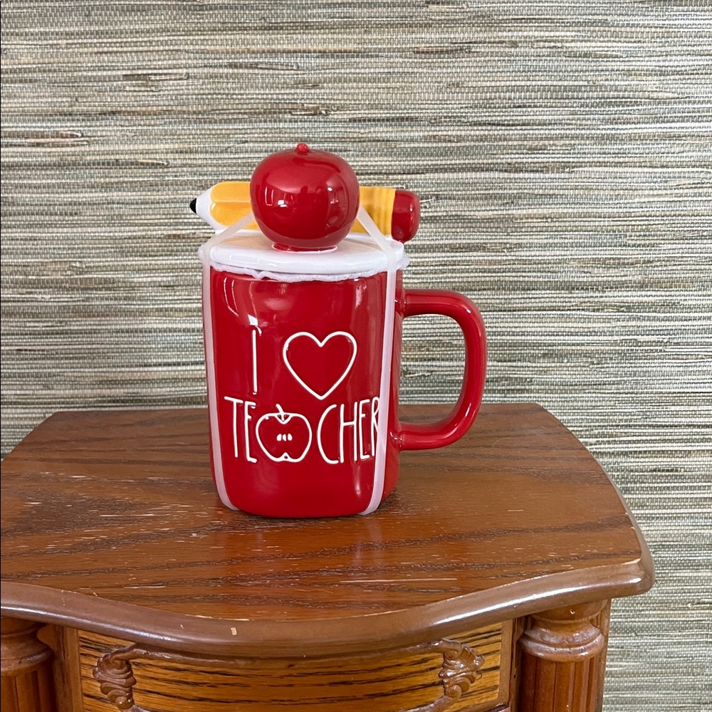 NWT Rae Dunn red “I heart teacher” mug